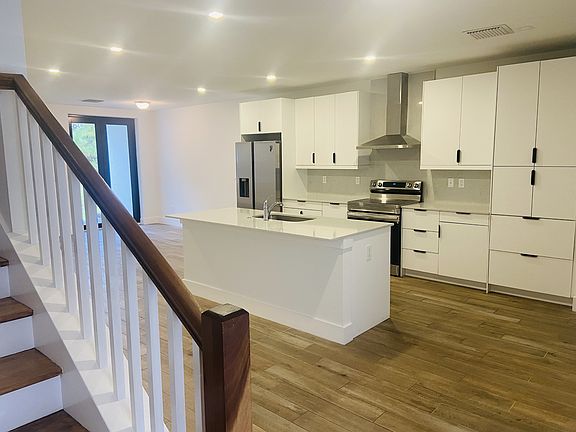 2nd image of 364 Bella Sol Way #1