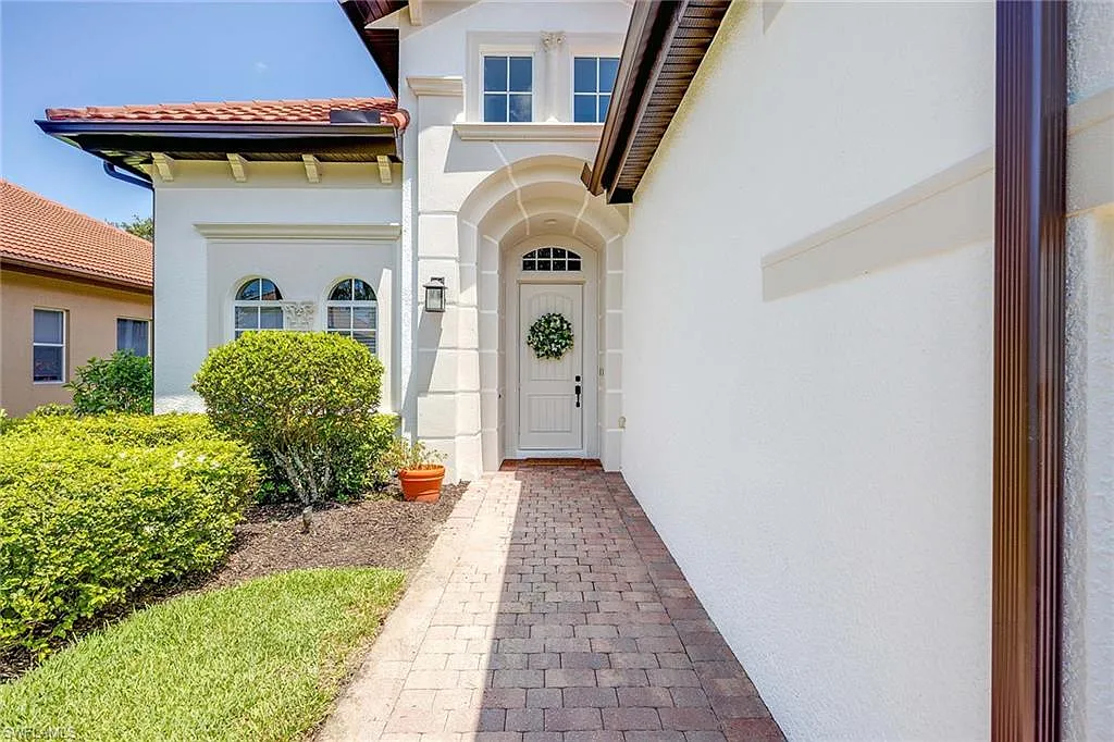 3 bed, 2.0 bath, 2340 sqft, $12,300 — Photo 3