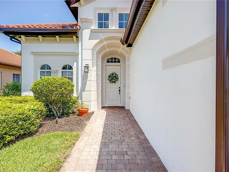 7863 Valencia Ct — Photo 3