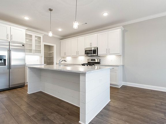 4th image of 62 N Kensington Ct