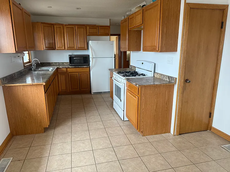 8845 County Road 7 NW — Photo 5