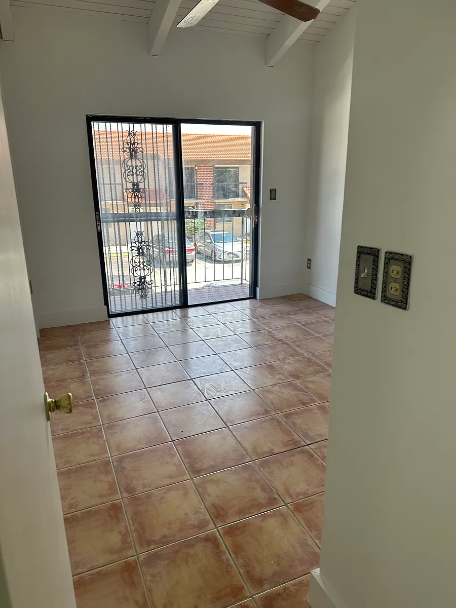 Building Photo - 1811 SW 107th Ave #2302