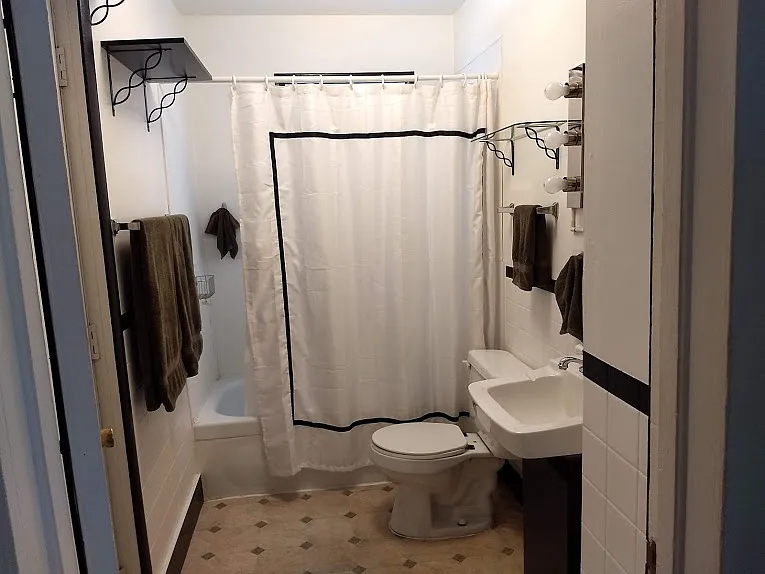 1727 Bellinger St — Photo 3