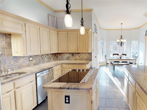 4th image of 1086 Oak Valley Dr