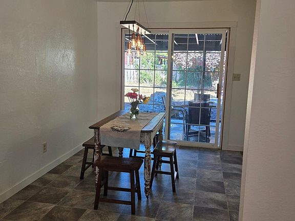 5th image of 213 Corcoran Ln