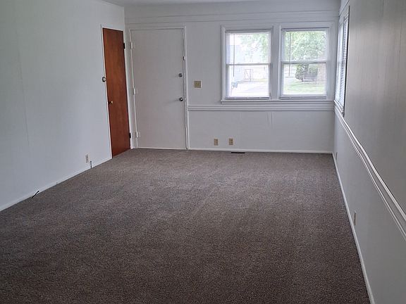 3rd image of 327 Parkview Dr