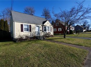 33 Hyde St, Manchester, CT 06040