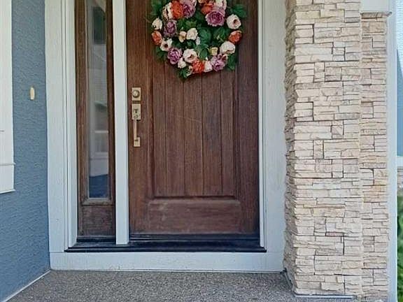 4th image of 136 N Stonemere Close