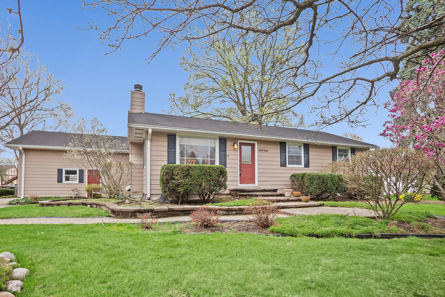 23W749 Bryn Mawr Ave photo 1