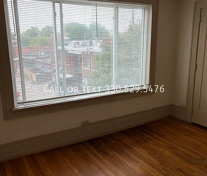 798 W Market St #6 — Photo 3