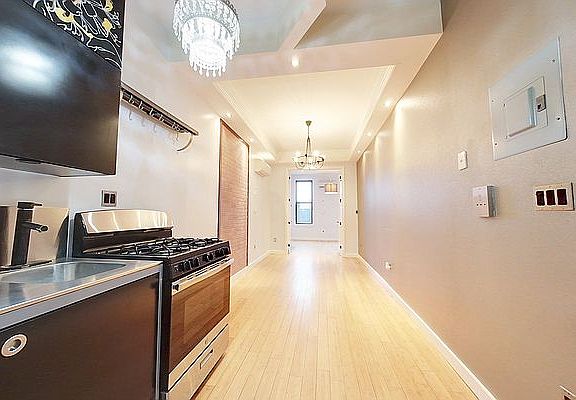 4th image of 1516 Gates Ave #21