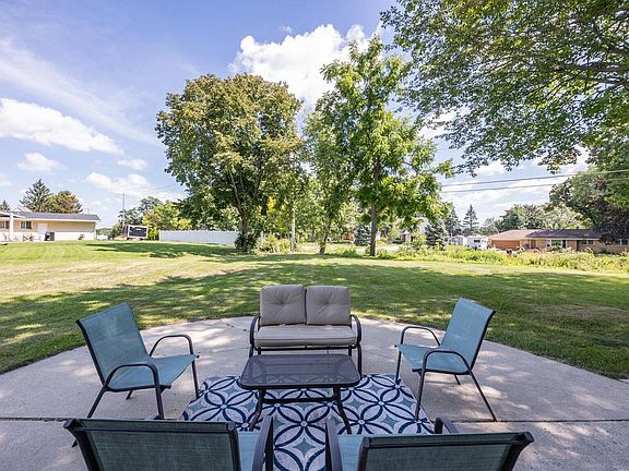 4th image of 12430 W Burdick COURT
