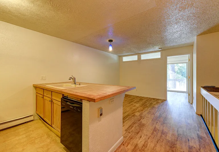 1065 University Ave #102 — Photo 3