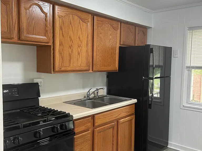 100-61F Midland Hts — Photo 3