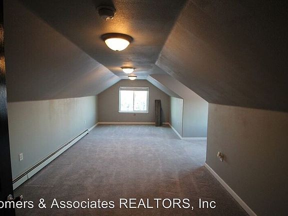 2nd image of 1145 Groundsel Ave