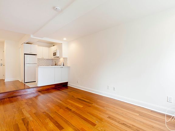 2nd image of 255 W 14th St APT 2D