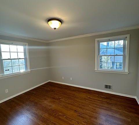 3rd image of 96 Amelia Ave