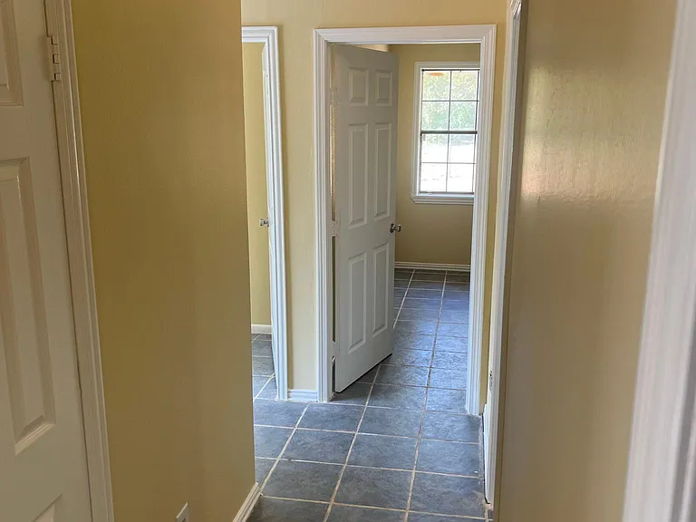 310 Boehm Cir — Photo 8