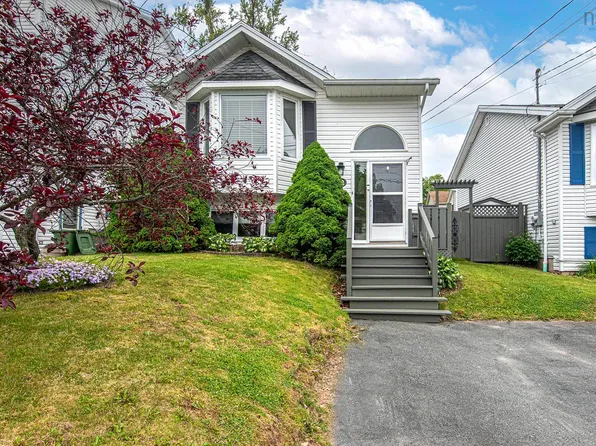 22 Haddad Dr, Lower Sackville, NS B4C 4A7