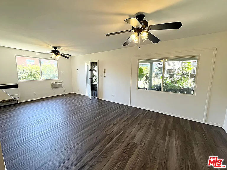 4360 1/2 Willow Brook Ave — Photo 2