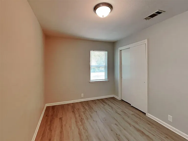 808 Laguna Dr — Photo 7
