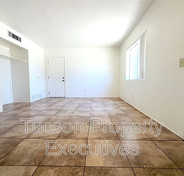 4901 E Pima St — Photo 9