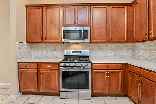 719 Levi Bnd Photo 1