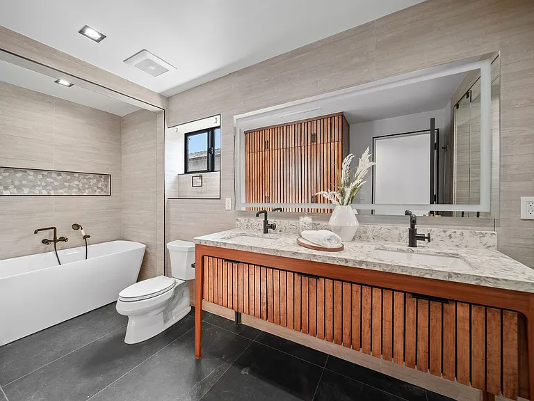 5109 Longridge Ave — Photo 26