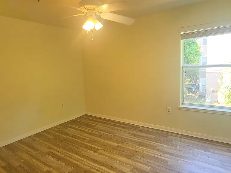 940 Village Trl #4 — Photo 11