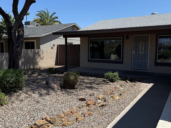Sidewalk from driveway to front entry