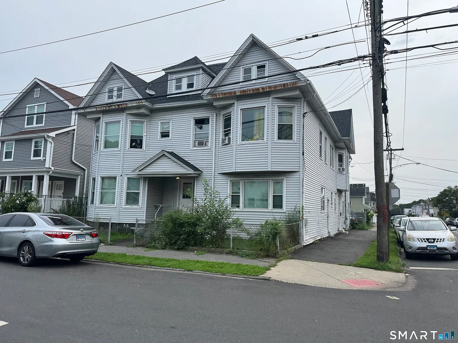 3 bed, 1.0 bath, 8448 sqft, $2,350 — Photo 1