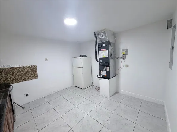 717 NE 1st St, Hallandale Beach, FL 33009