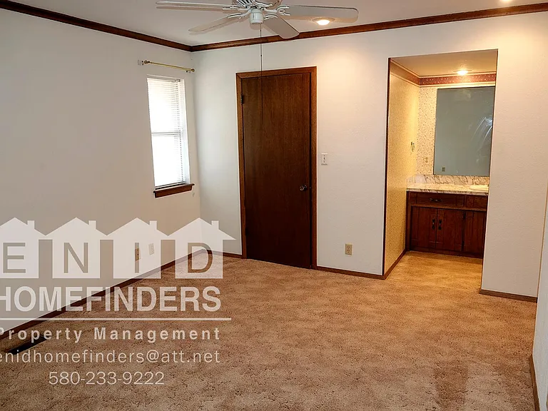 2117 Camelot Dr — Photo 22