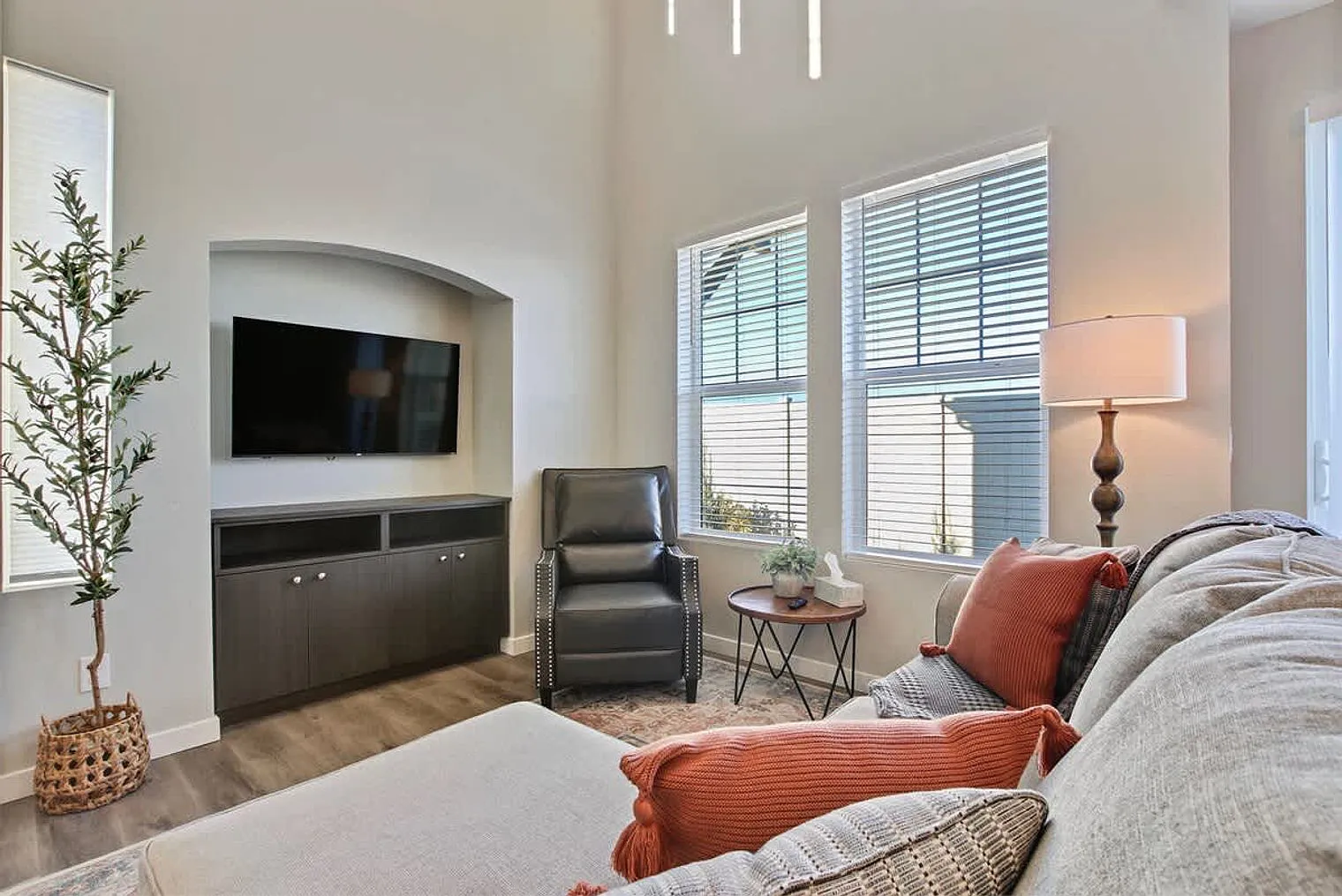 3 bed, 3.0 bath, $5,745 — Photo 3
