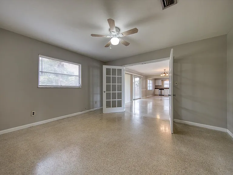1901 Dolphin Dr — Photo 14