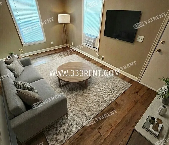 2931 NE Jewett St #4 — Photo 1