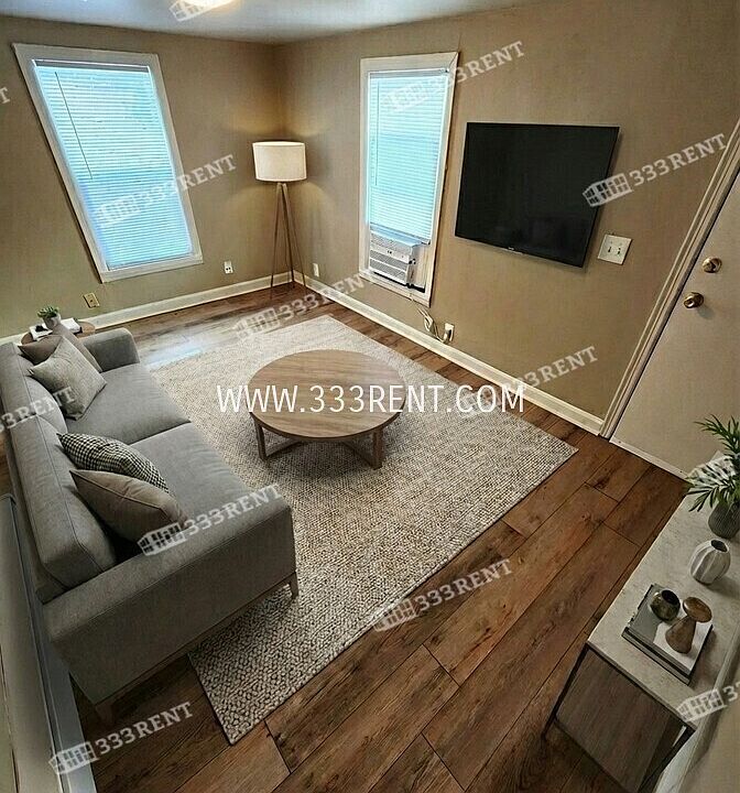 1st image of 2931 NE Jewett St #4