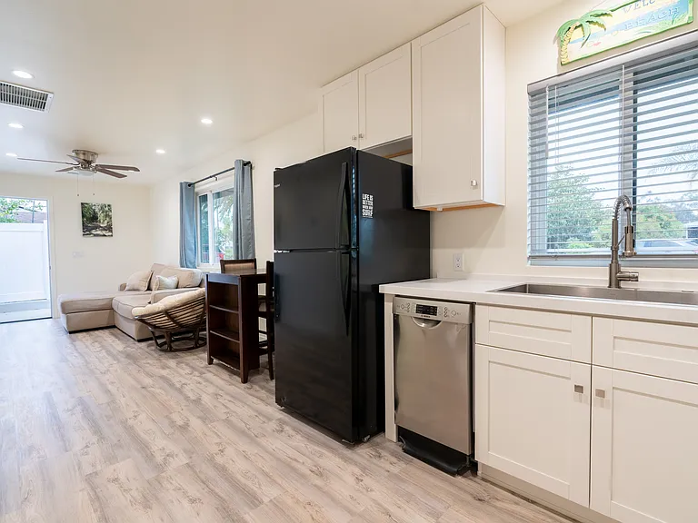 181 Parnassus Cir — Photo 13