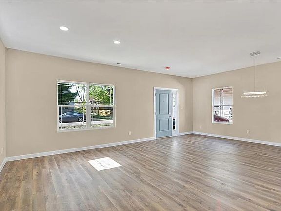 4th image of 2217 N Arsenal Ave