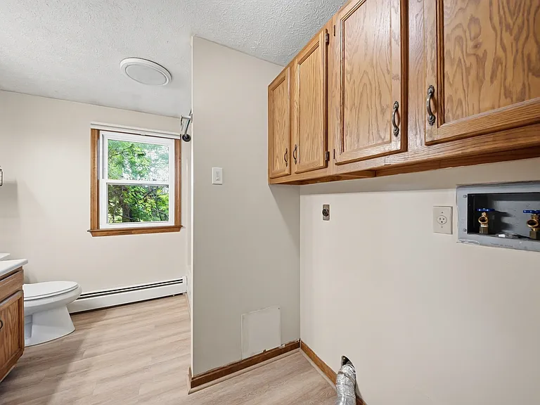 33 Elwood Ave #B — Photo 22