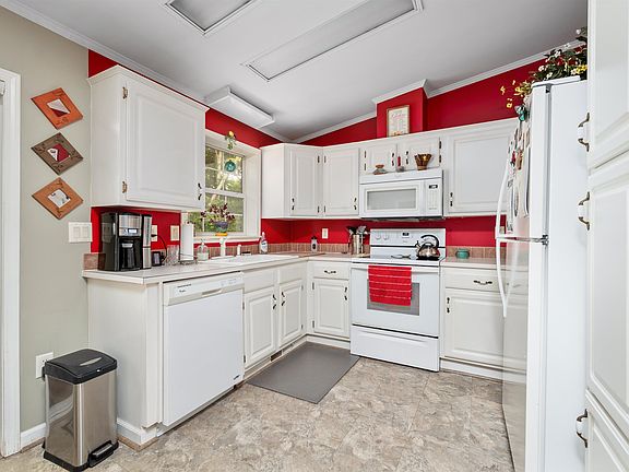 5th image of 618 Benton Drive