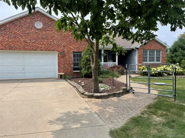820 Lockwood Rd, Ortonville, MI 48462