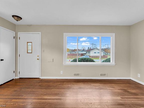 3rd image of 458 Belle Ave