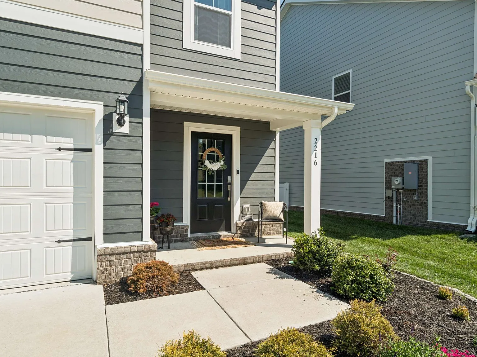 5 bed, 3.0 bath, 2500 sqft, $2,975 — Photo 2