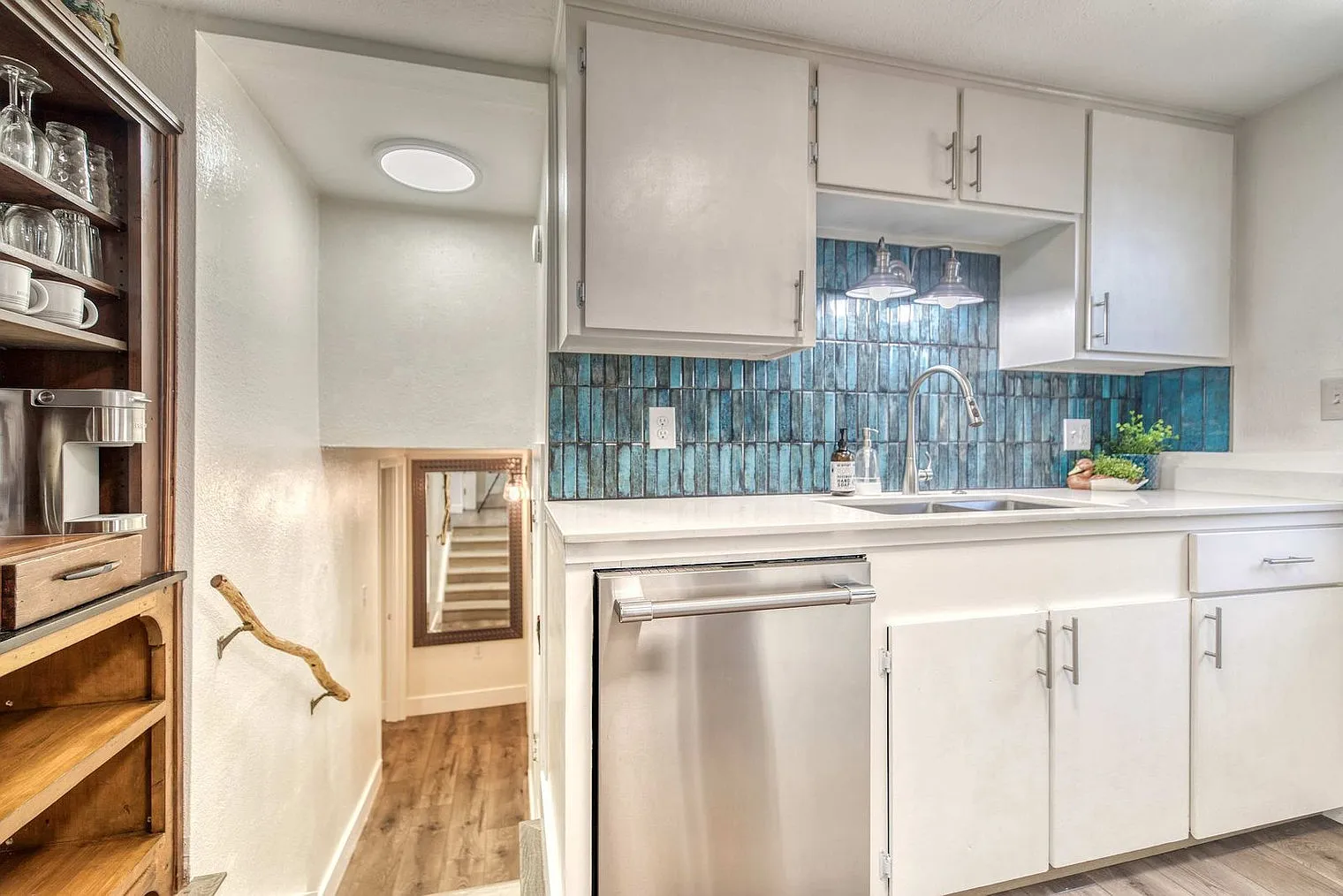 2 bed, 1.0 bath, 947 sqft, $2,433 — Photo 4