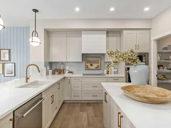 80 E Magnolia Grn SE, Calgary, AB T3M 3X8