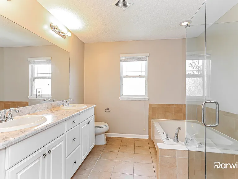 338 Vineyard Ln — Photo 9