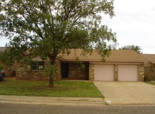 327 Pecan St, Levelland, TX 79336