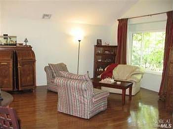 4th image of 271 Northampton Dr