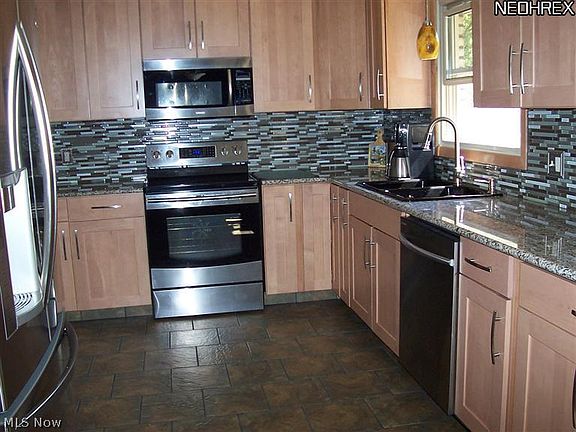 3rd image of 5162 Glenoak Dr NE